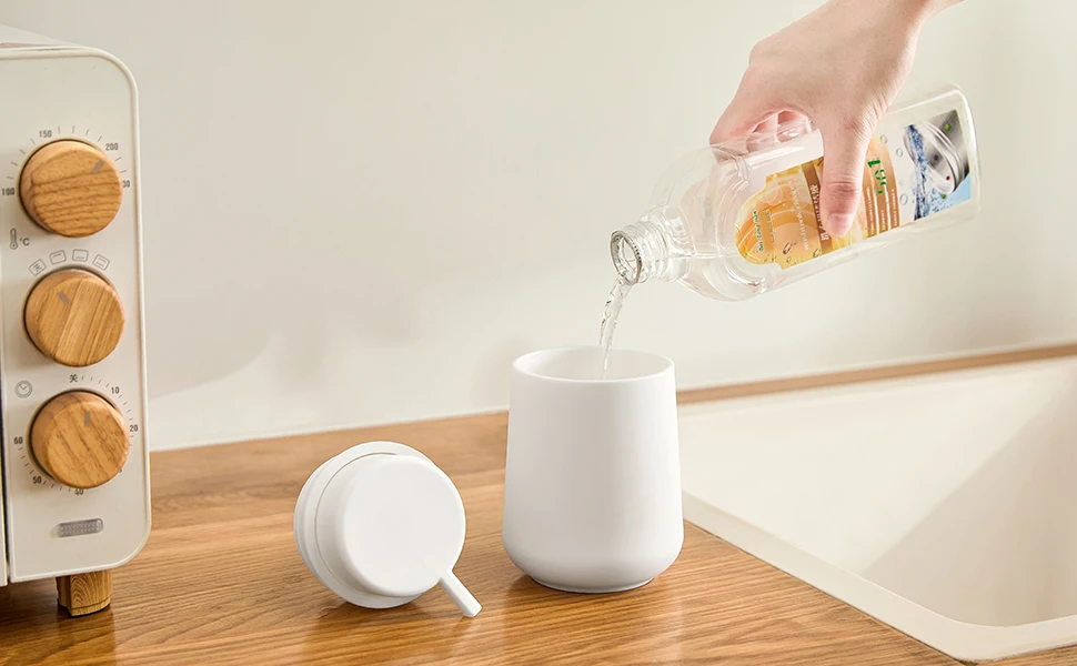 Mattschwarzer flüssiger Handseifenspender aus Kunststoff, 11 Unzen – moderner, minimalistischer Stil für Badezimmer- und Küchenarbeitsplatte, nachfüllbar – Detail 9