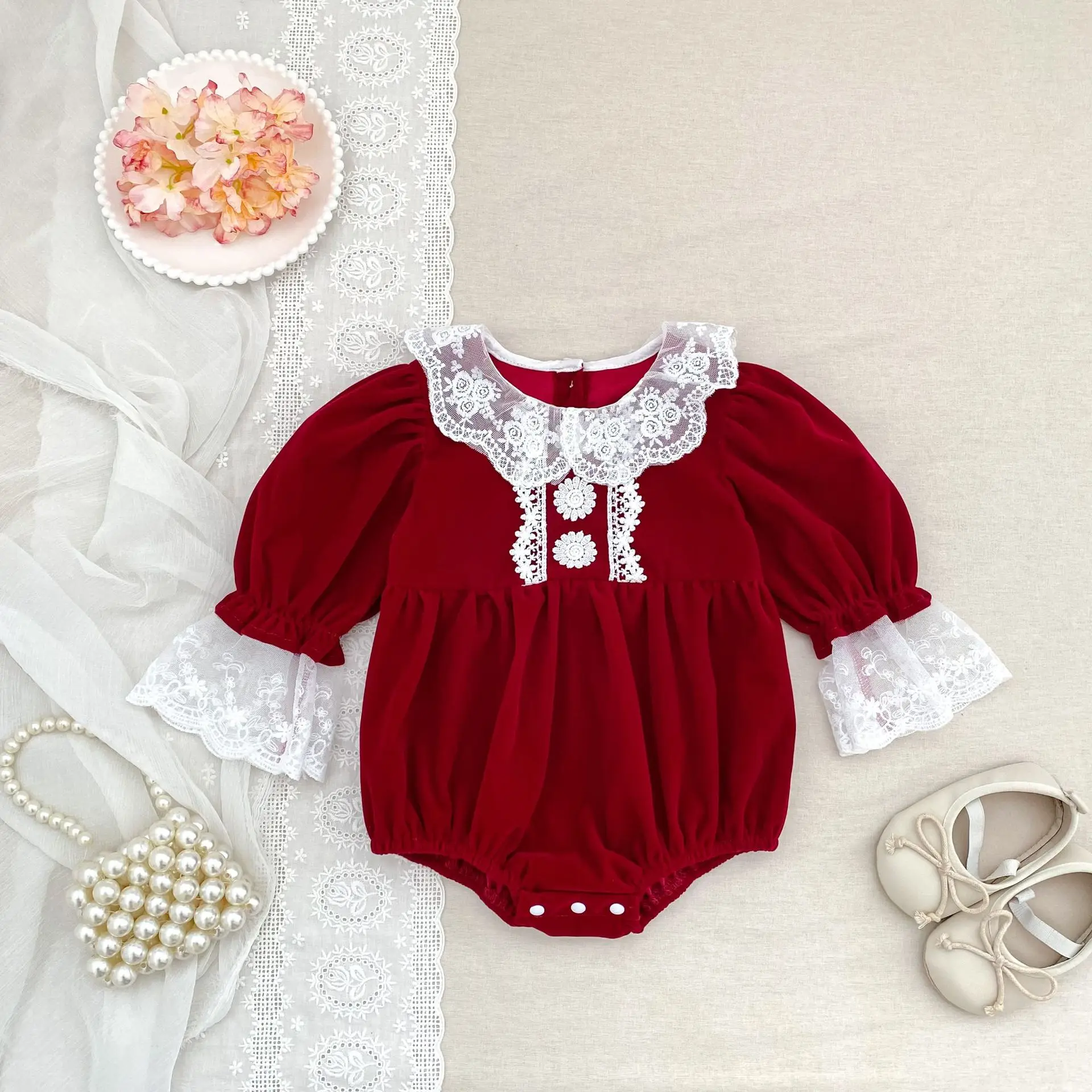 Roter Spitzen-Strampler für Babymädchen, langärmelig, Vintage-Body, Prinzessinnen-Outfit, Frühling/Herbst – Detail 3