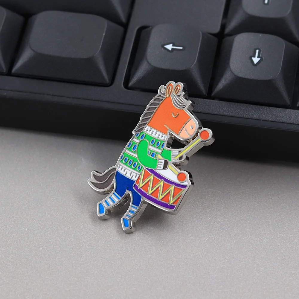 Niedliche Pferd-Schlagzeuger-Emaille-Pins Kreative Musikalische Pony-Broschen mit Trommel Lustige Cartoon-Tier-Abzeichen Rucksack-Anstecknadel Schmuck Geschenk – Detail 6