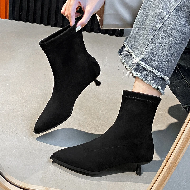 

Women's Cat-eye Boots Winter New Pointy Frosted Plus-size Elastic Boots Comfortable Temperament Heel Fashion Boots