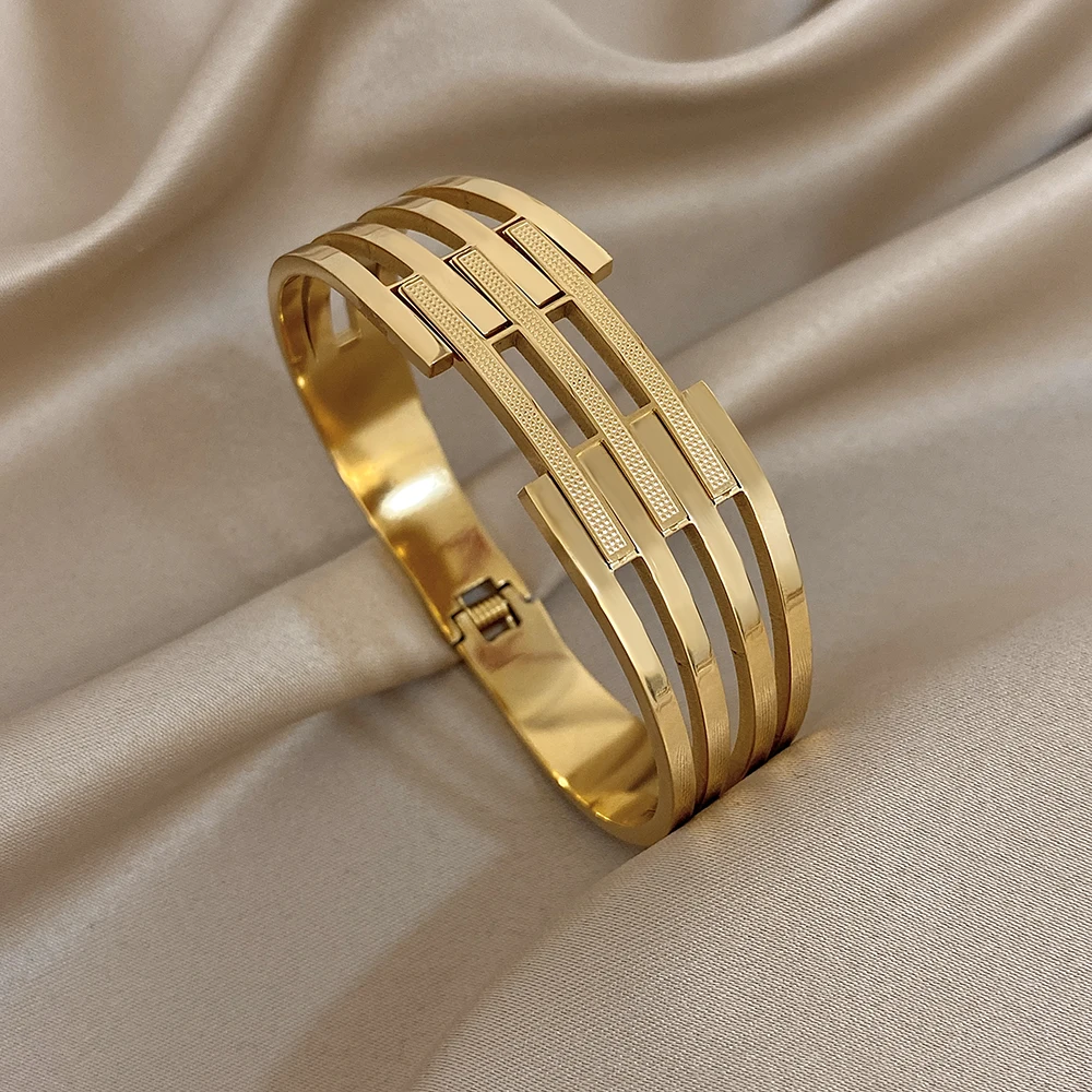 

Freetry Punk Geometric Stainless Steel Wide Bracelet for Women Exaggerated Gold Color Spring Buckle Bangle Waterproof Jewelry