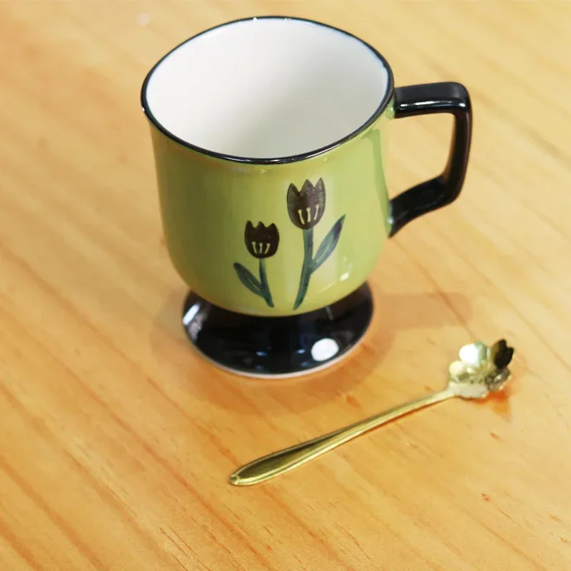 A niche retro green hand-painted tulip ceramic cup with a medium antique style mug and a female large capacity coffee cup