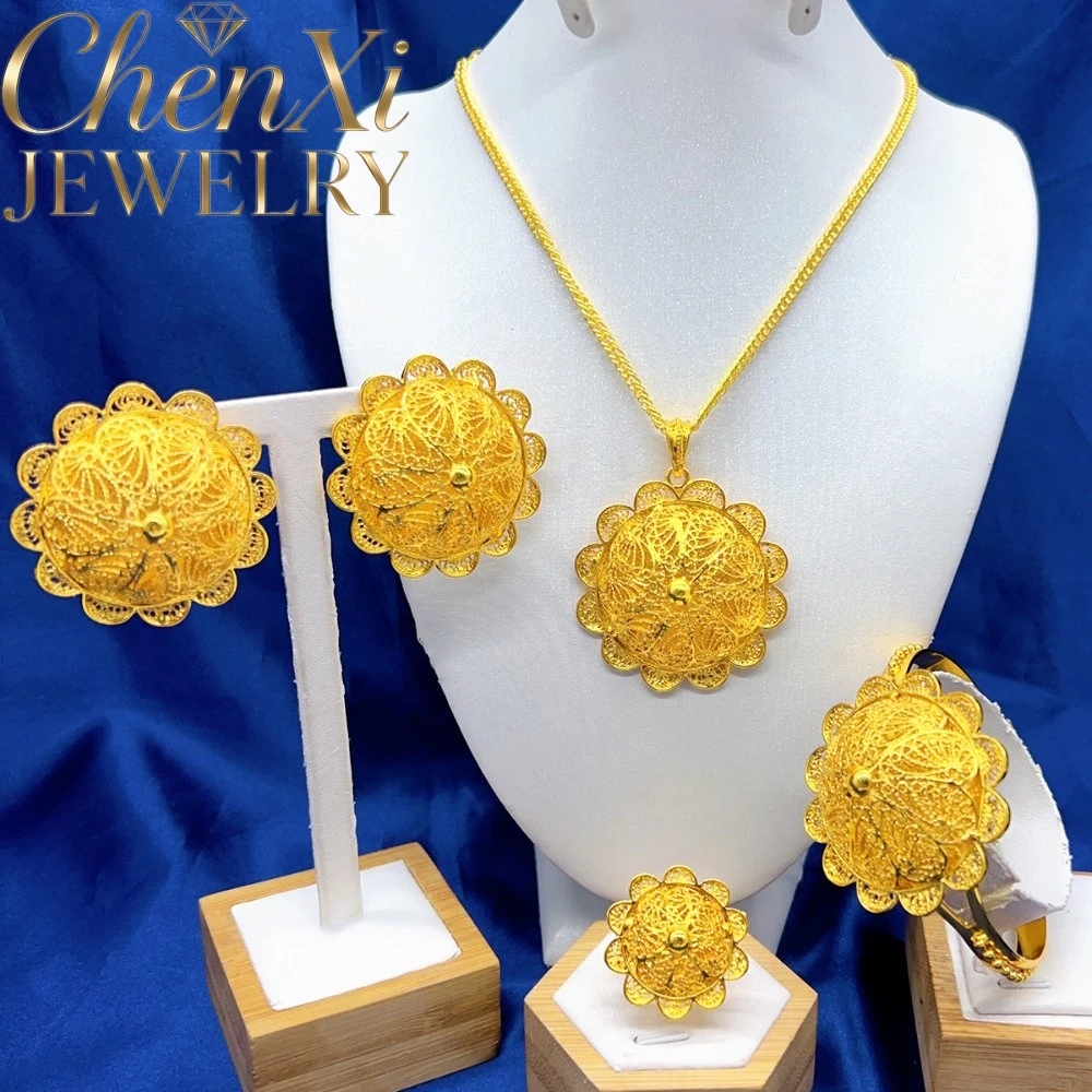 Alluvial Gold Three-Dimensional Hollow-Out Flower Necklace Elegant Charms Standout Piece High-End Keepsake Exquisite Luxury Gift