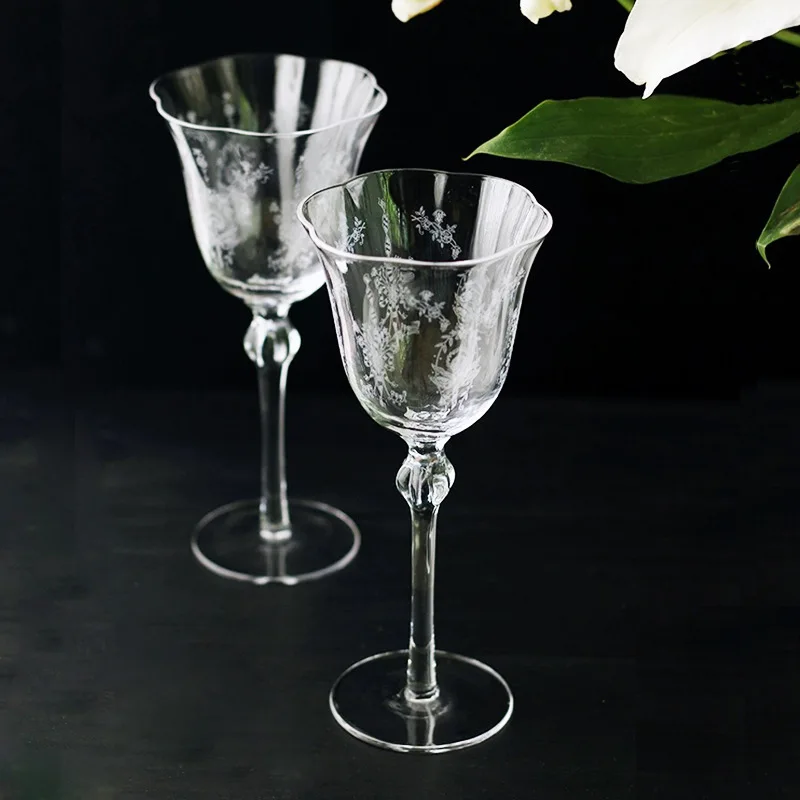 

Vintage Glass Red Wine Glass Etched with Cute Flowers,Girls Light Luxury Crystal High Footed Glass,Valentine's Day Gift Goblets