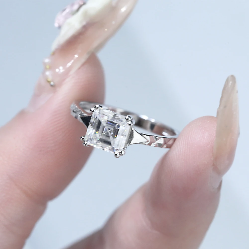 

AMGROCK 1CT Moissanite Ring for Women, S925 Sterling Silver, Hypoallergenic, Simple and Classic Design, Women's Jewelry Gift