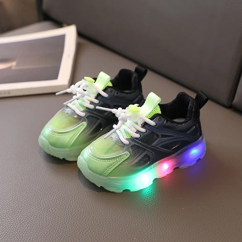 Tênis de desenhos animados emissores de luz para meninas e meninos, cor gradiente, sapatos de superfície de malha, sho infantil pequeno e médio, LED brilhante, novo, outono, 2023