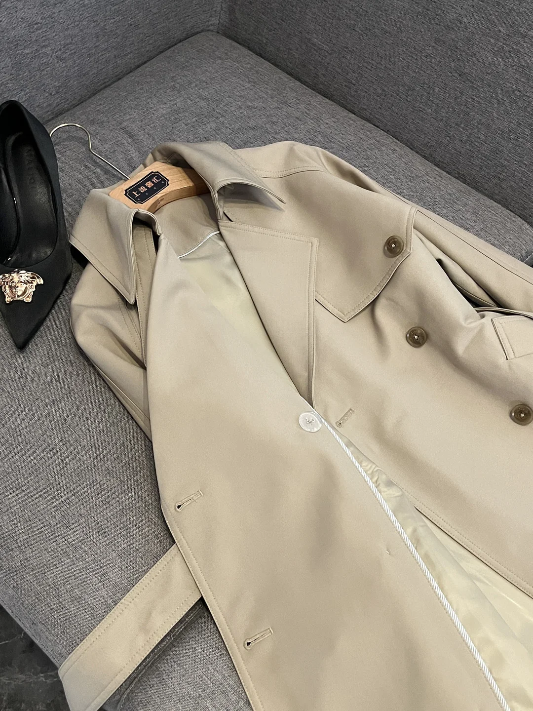 Cappotto Sle casual di media lunghezza da donna di colore kaki Briti Sle Cappotto snellente con design snellente Nuovo arrivo EX732