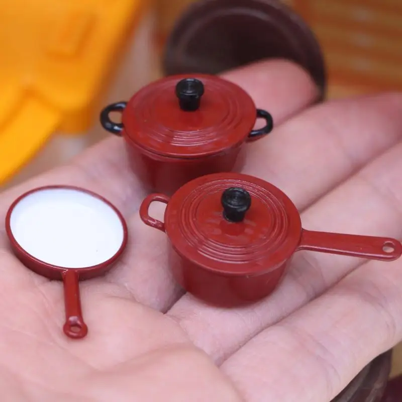 Juego de utensilios de cocina en miniatura, accesorios para casa de muñecas, ollas y sartenes esmaltados de aleación 1:12, Mini Kit de juego de cocina para juego, 3 uds.