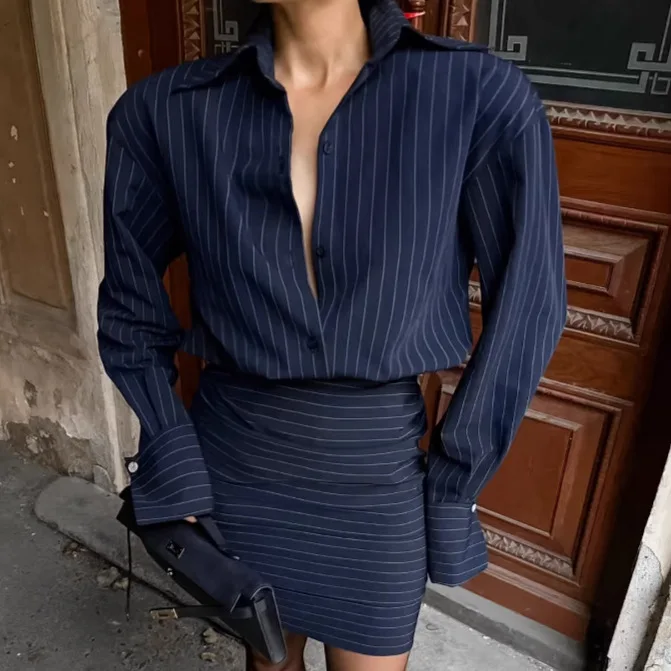 2025 Sommer neues gestreiftes Langarm-Shirt-Kleid Damen Design Sinn Mode schlank 1137