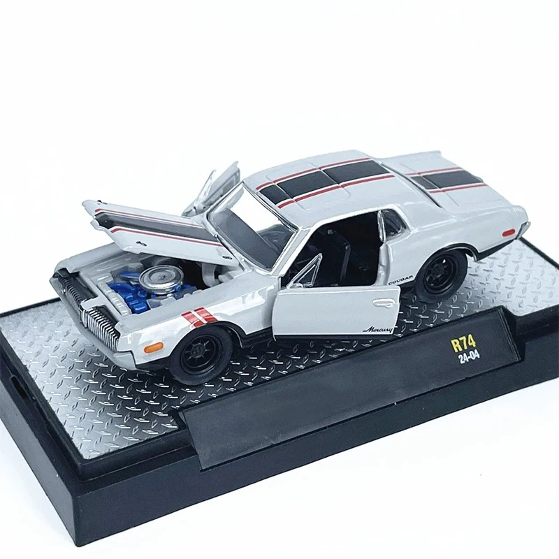 2025 New M2 Machines 1:64 Scale W200 Pickup Simulation Alloy Car Model Collection Ornaments Child Toy