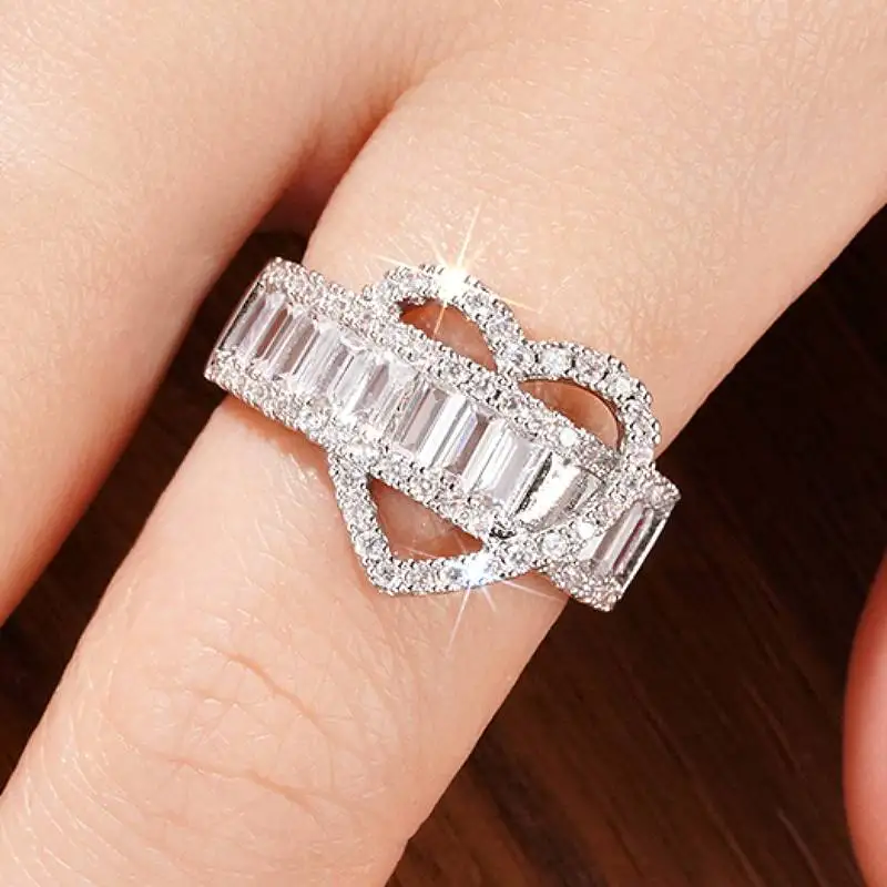 Huitan Herz-Damenring, voll funkelnder Zirkonia, bezaubernd, Hochzeitstag, trendige Accessoires, zarter Schmuck, Geschenk