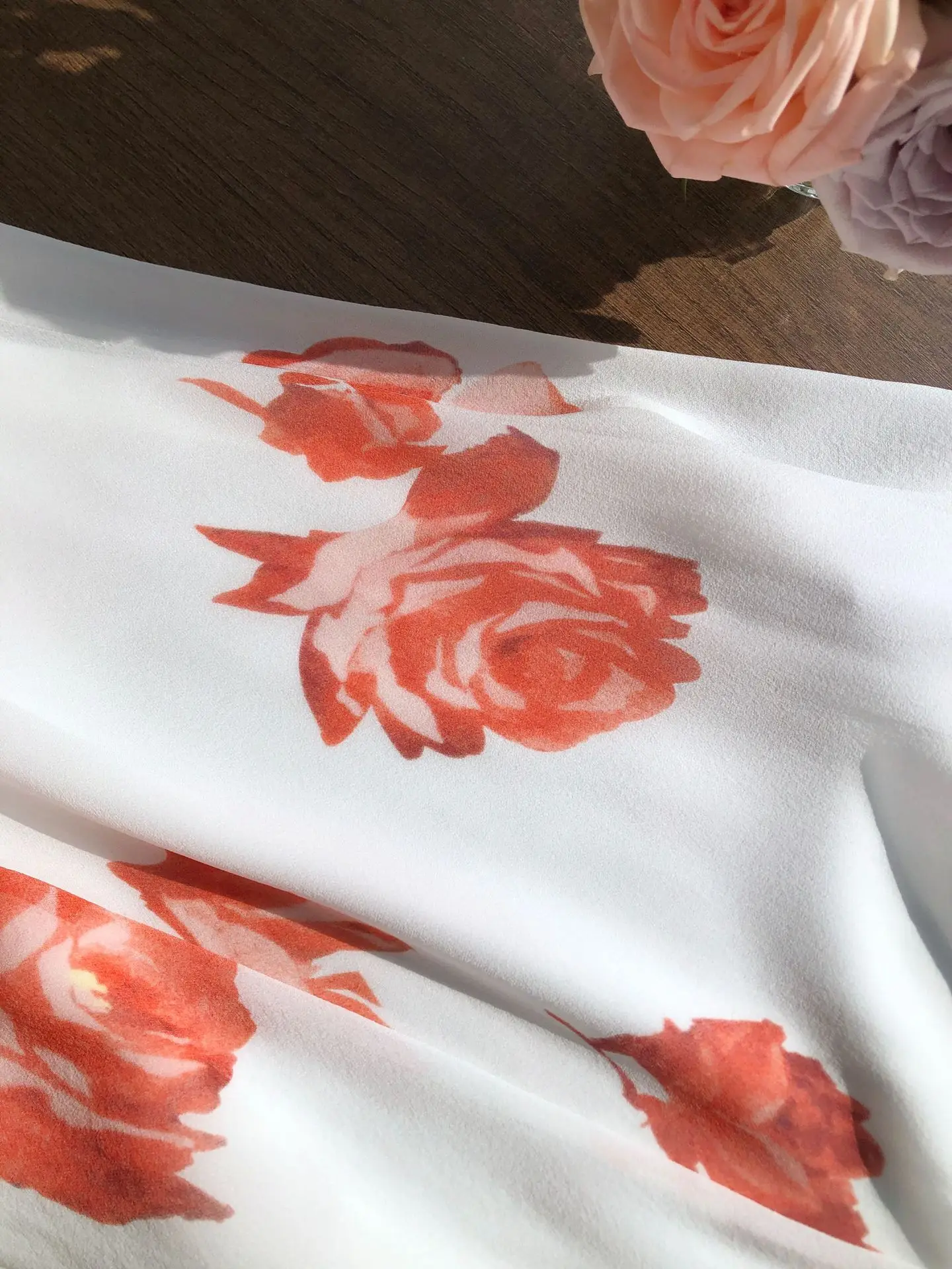 Rozenprint dames 100% zijden slinggewaad diagonaal gesneden V-hals mouwloze vakantie slanke maxi-jurk