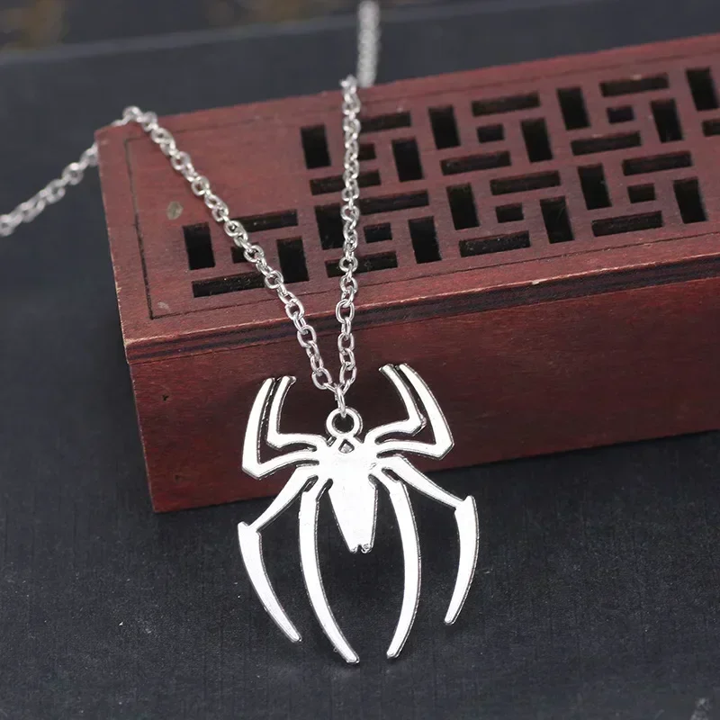 Fashion Spider Halloween Pendants Round Cross Chain Mens Necklaces Silver Color Neck Chain Gothic Couple Streetwear Gifts