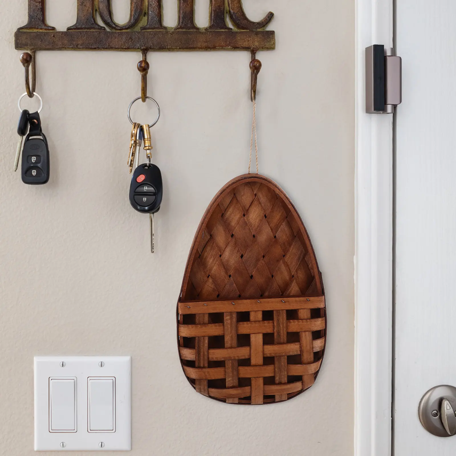 Woven Wood Wall Hanging Basket Rustic Farmhouse Decoration Flat Back Planter for Dried Fresh Flowers Floral Wall Pocket Vase