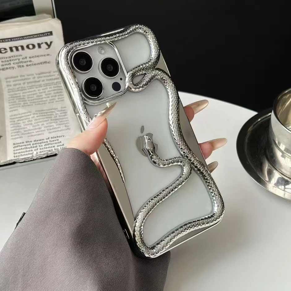 Fashion Snake Pattern Case For iPhone 16 Pro Max 15 17 Pro Luxry Plating Hollow Out Cover For iPhone 13 12 11 Transparent Cover