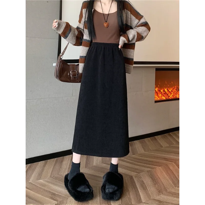 All Match corduroy en fluwelen afslankende halve rok met hoge taille en split herfst en winter heup knuffelen A-lijn elegante rok