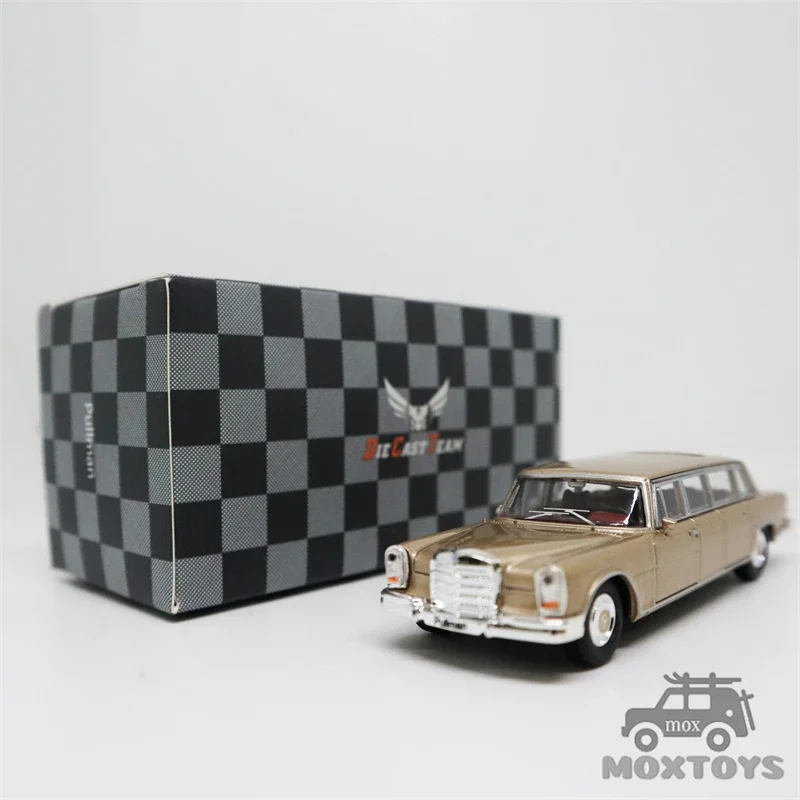 DCT 1:64 Pullman 600 W100 LWB Diecast Model Car