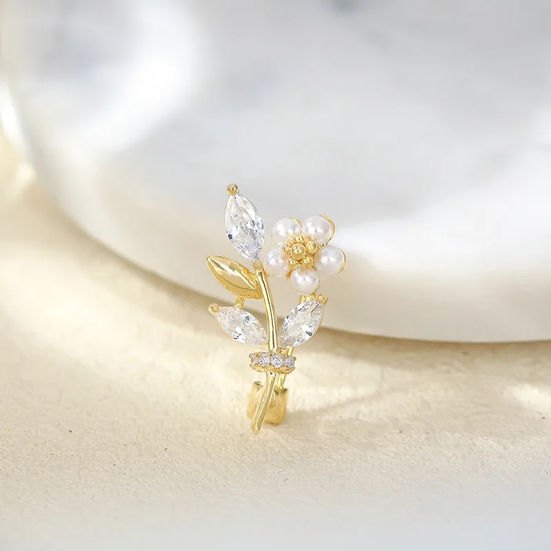 Fashion Style Girl Brooch Style Temperament Crystal Pearl Leaves Flower Anti Stray Light Brooch High-end Versatile Birthday Gift