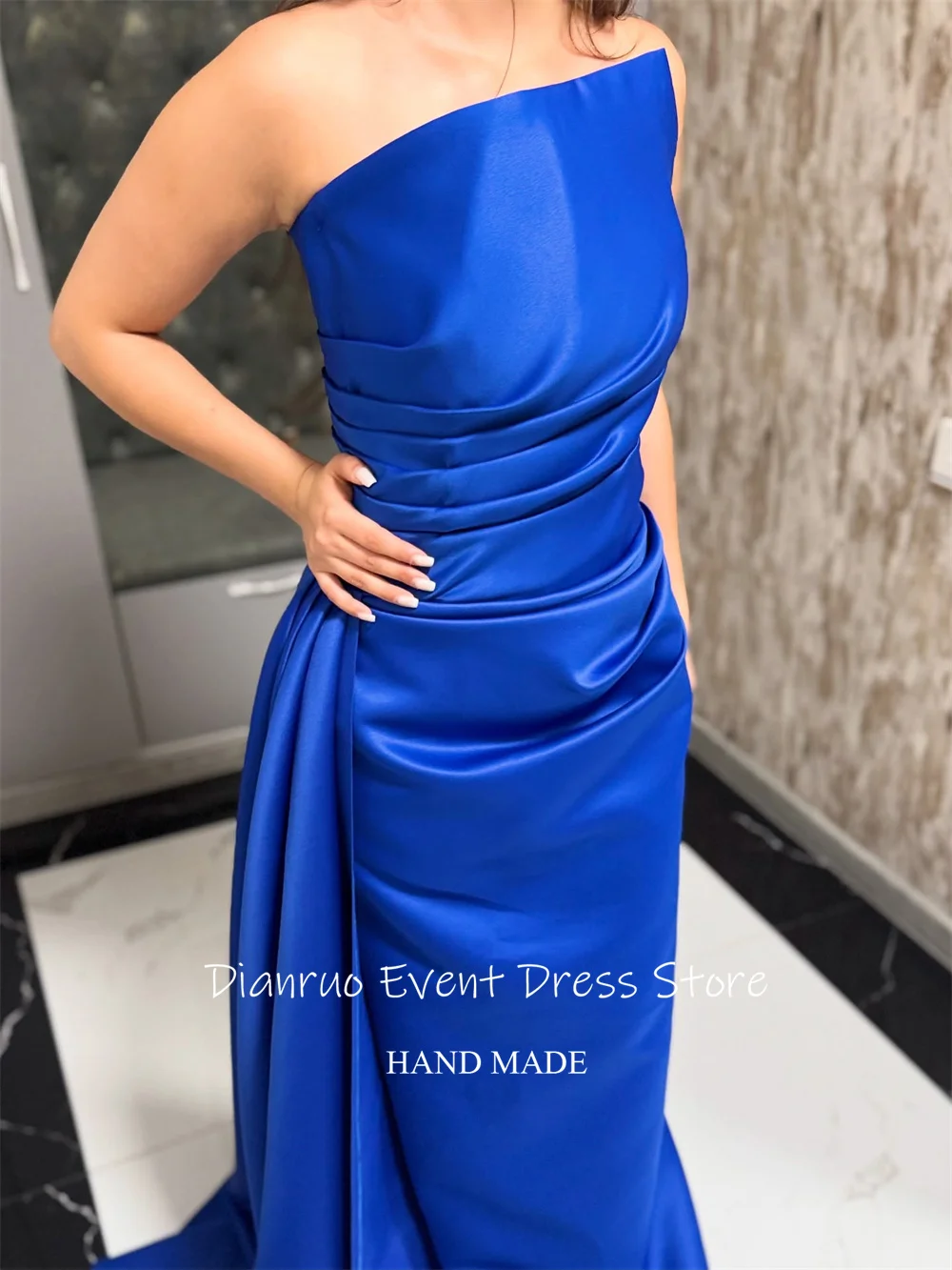 Dianruo ブルーシャーリングボディスイブニングドレスストラップレスサテンローブドソワレファムノースリーブレースアップバックプロムドレスカスタマイズ