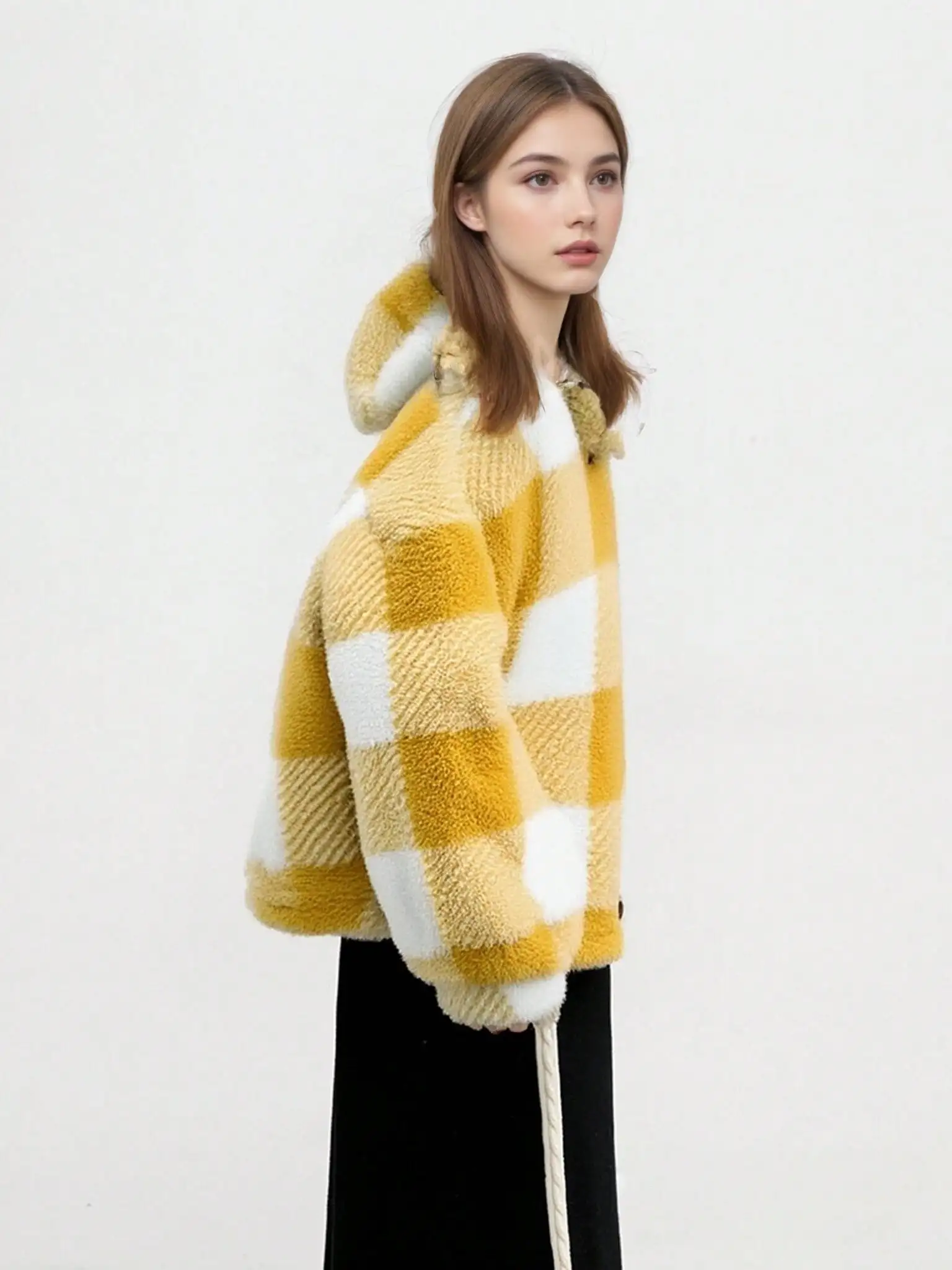 

Женская укороченная куртка с капюшоном из искусственного меха в желто-белую клетку, мягкая, теплая, на пуговицах, для осени и зимы