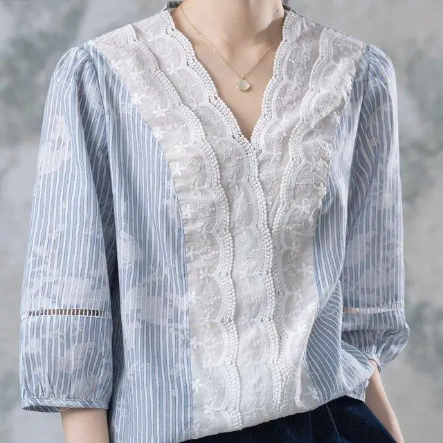 

Новая универсальная женская блузка с рукавами-фонариками и полосатым кружевом для лета 2026 года