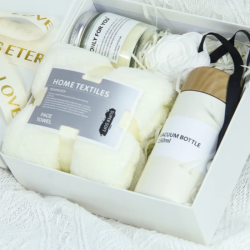 

Valentine's Day Romantic Surprise Gift Box Party Gift White Set Handmade Packaging Box with Vacuum Cup White Towel Candle