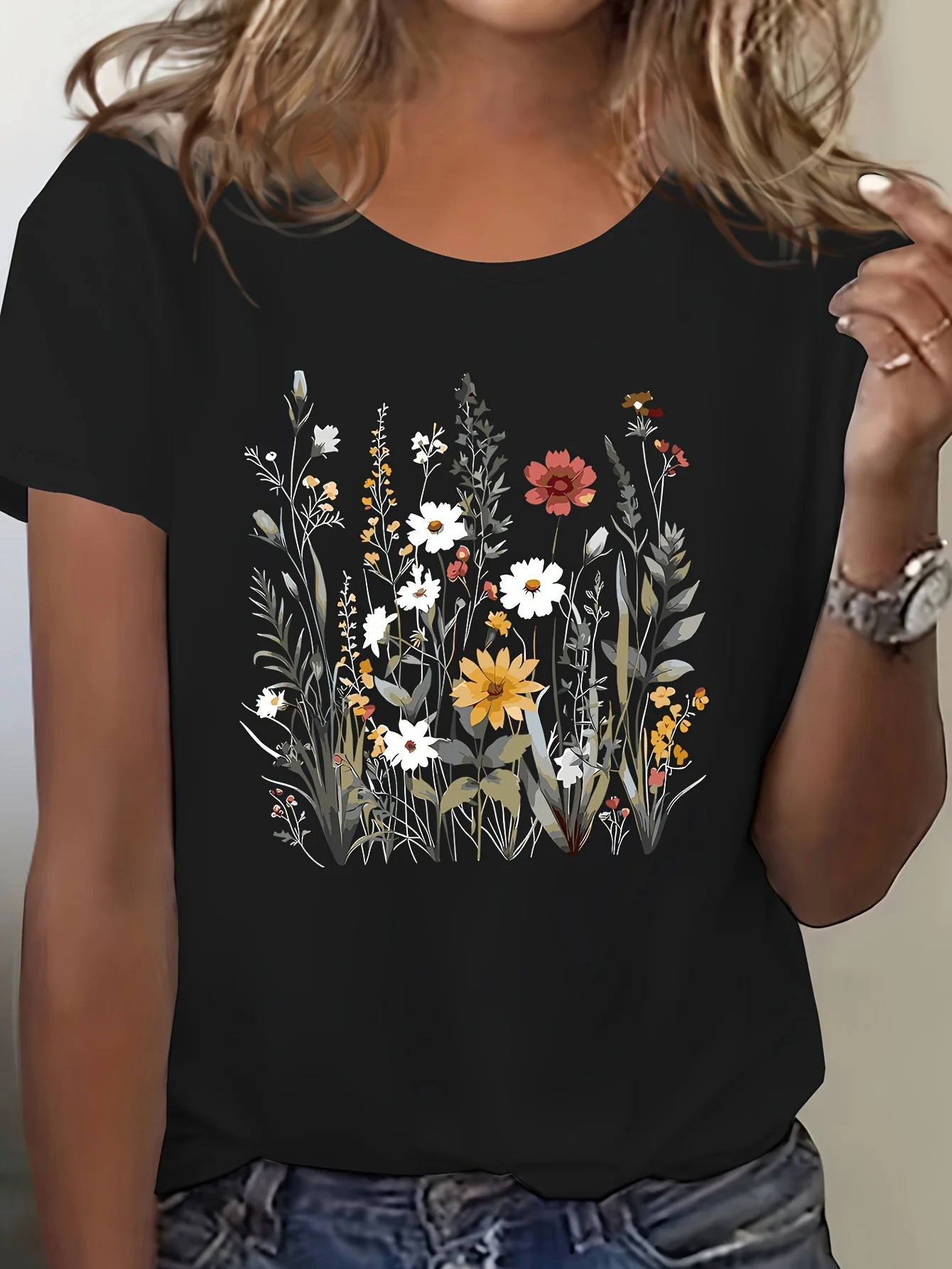 Plus Size Women's Floral Print T-Shirt - Vibrant Blue Short Sleeve Crew Neck Top with Medium Stretch, Natureinspired Design