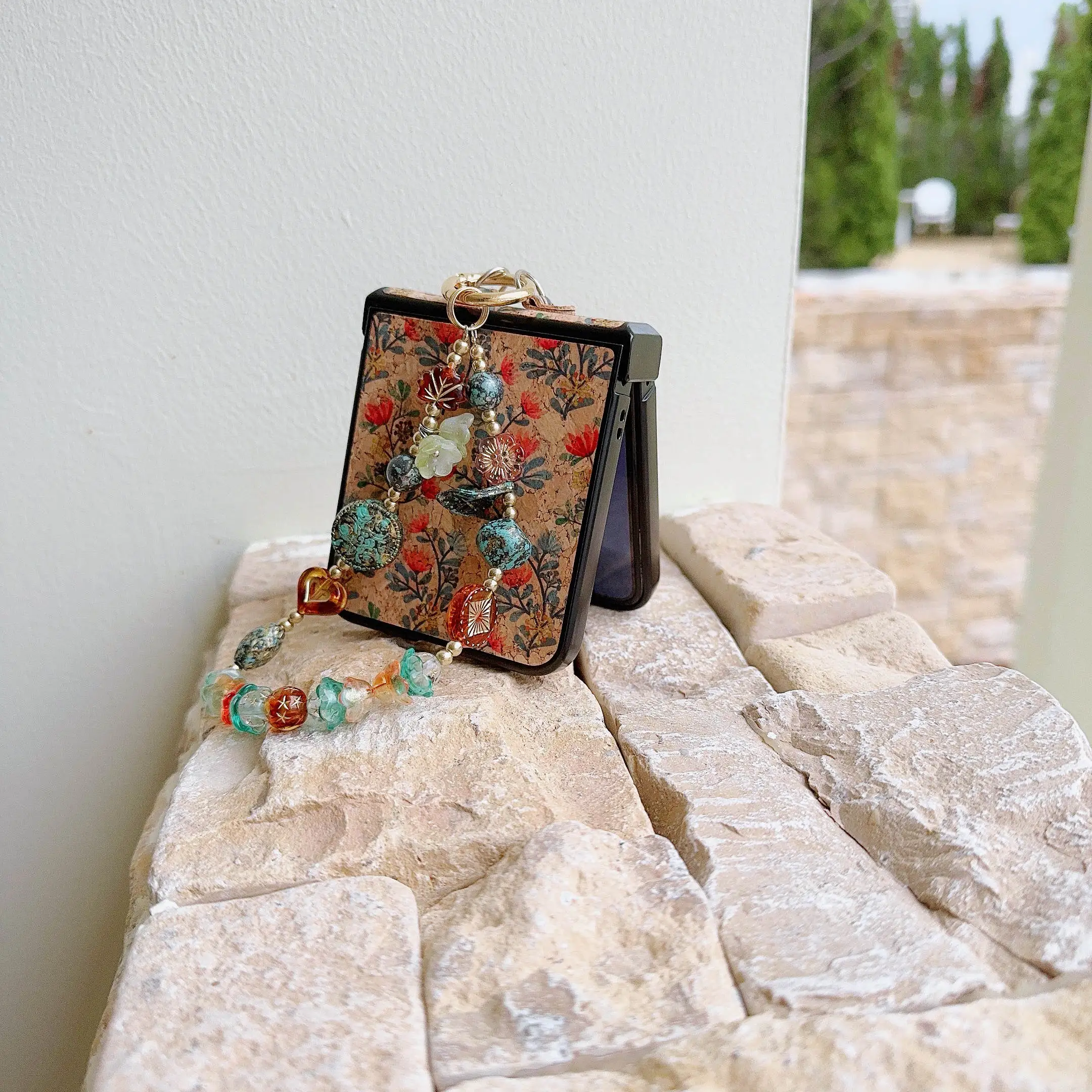 Retro kwiatowe nadruki Pokrowiec z brokatowym łańcuszkiem na nadgarstek Bransoletka ze skóry PU do Samsung Galaxy Z Flip 6 5 4 3 Etui na telefon