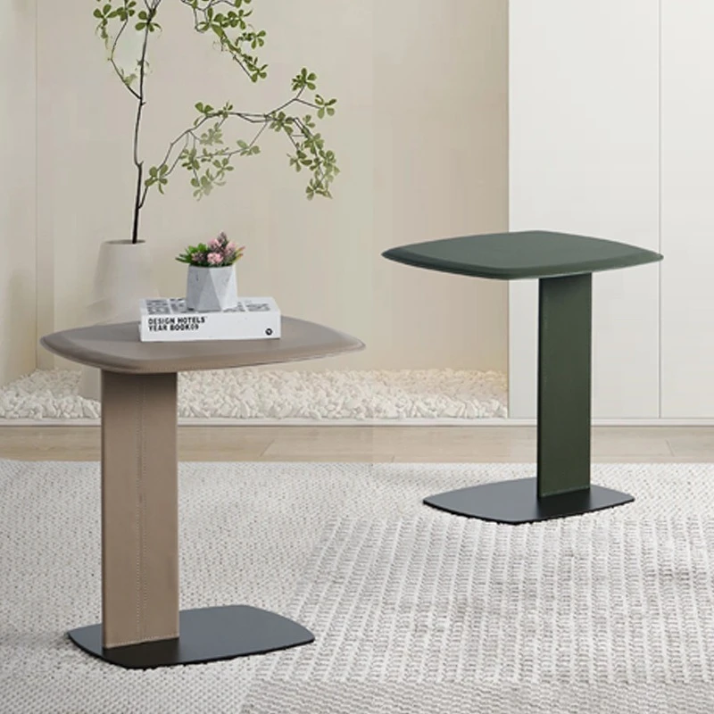 イタリア製ミニマリストサドルレザーソファエッジテーブル、埋め込み式リビングルーム、クリエイティブなコーナーテーブル、高級感のあるベッドサイドテーブル