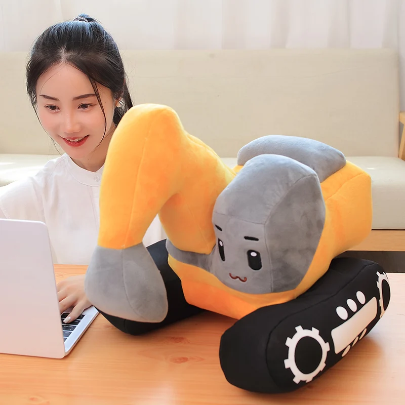 รถแทรคเตอร์จำลองและรถขุดของเล่นตุ๊กตา boneka pajangan mobil นุ่มยัดนุ่นสำหรับเป็นของขวัญวันเกิดวันคริสต์มาสสุดสร้างสรรค์