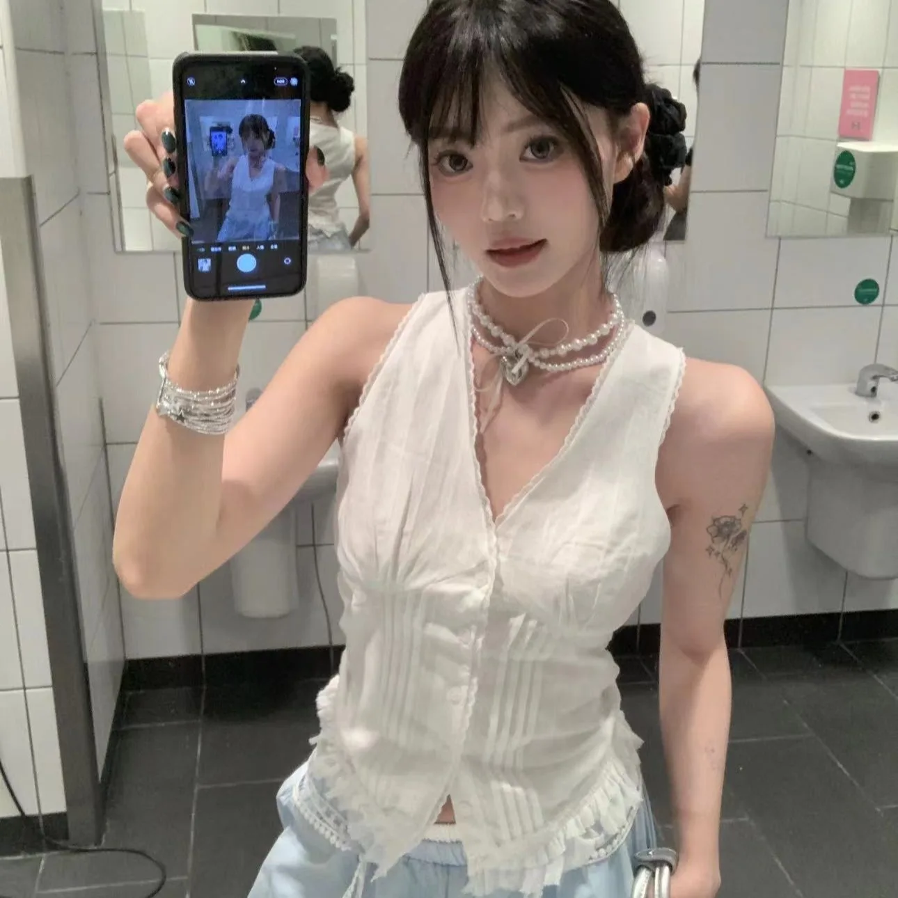 

White Lace Slim Fit Neck Hanging Top Summer New Design Sensation Thin Sleeveless Small Shirt Women's Fashionable Versatile