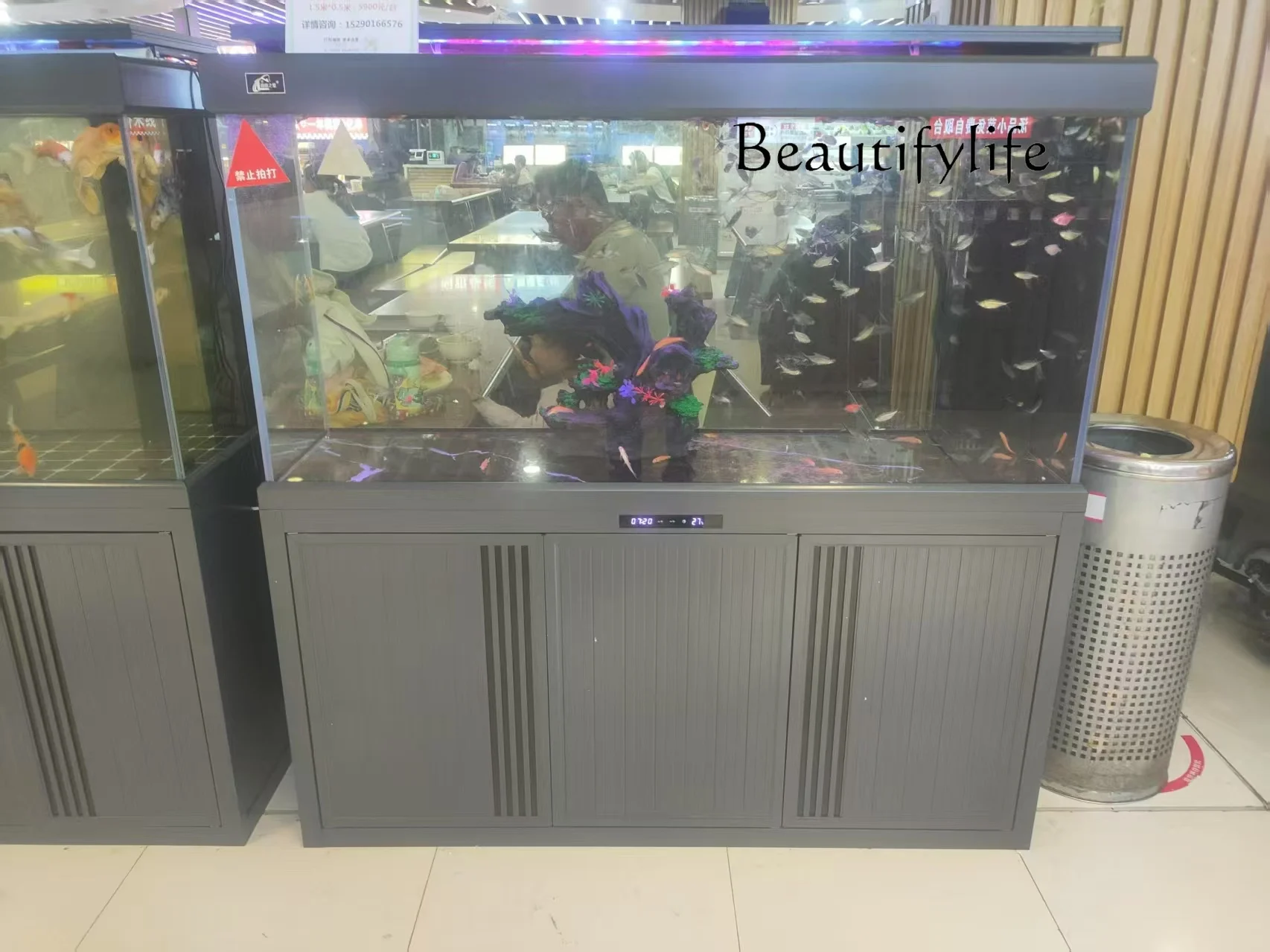 مرشح سفلي كبير باللون الأبيض للغاية، خزان أرضي منزلي، شاشة تقسيم مدخل غرفة المعيشة، خزان الأسماك