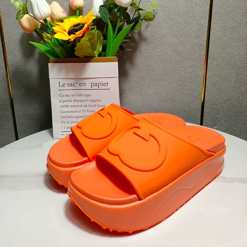 مصمم صندل النساء الرجال المطاط الجلود الشريحة صندل فستان حذاء أسافين صندل شاطئ النعال منصة الصيف الفاخرة