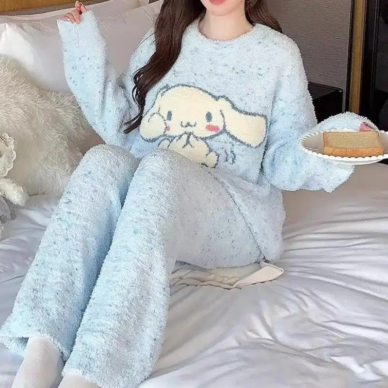 

Новый комплект пижамы Sanrio Cinnamoroll: теплый зимний домашний костюм из кораллового флиса с длинными рукавами и брюками, милый мультяшный дизайн