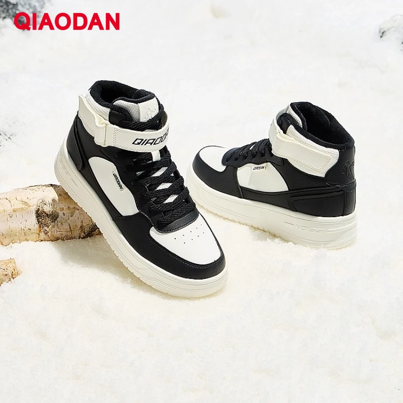 QIAODAN женская хлопковая обувь для скейтбординга, зима 2025 года, ретро туфли на шнуровке, удобные теплые повседневные кроссовки QXL052244524B