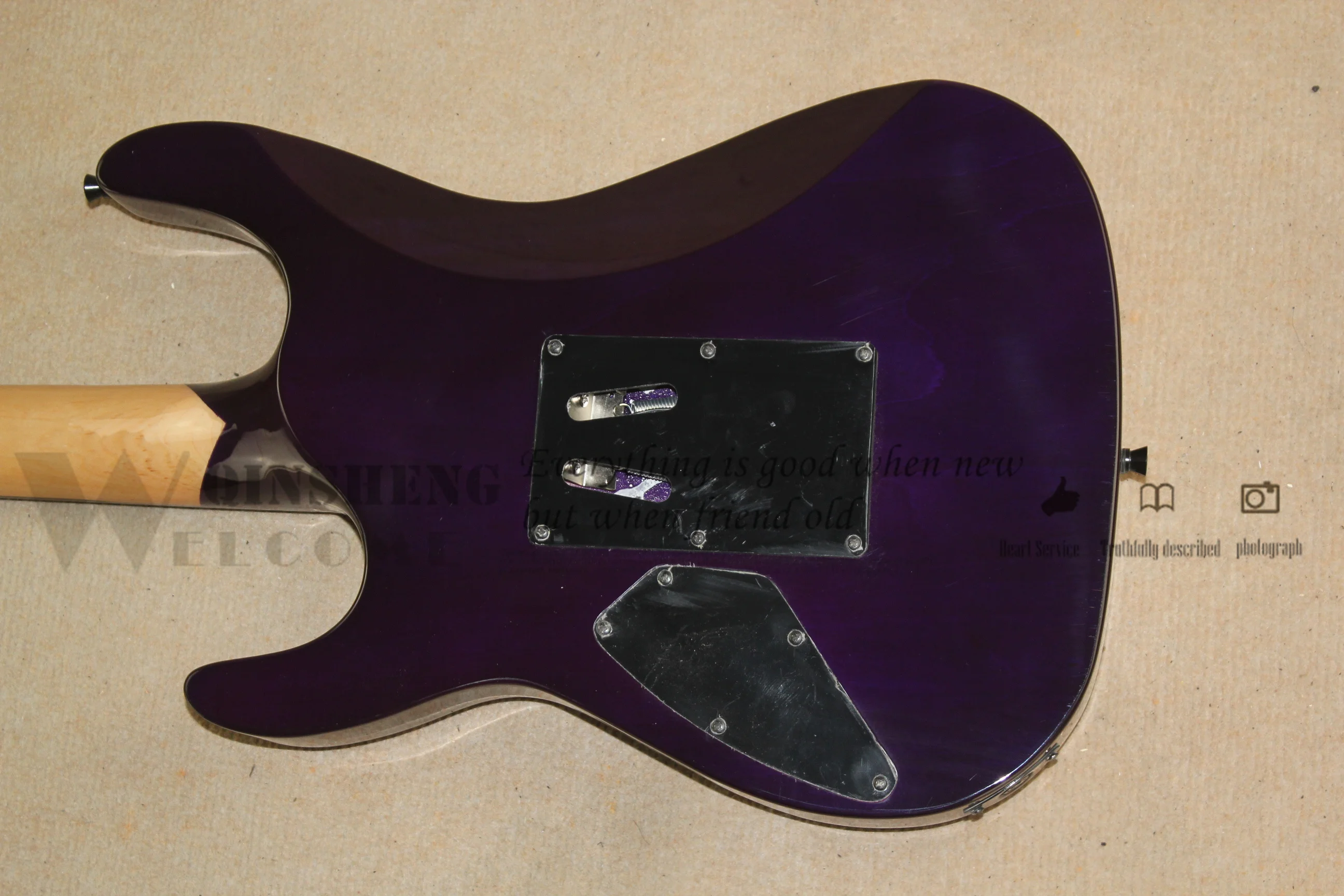 Classic electric guitar, purple guitar flamed maple veneer, vibrato bridge, rosewood fingerboard skull inlay, black button