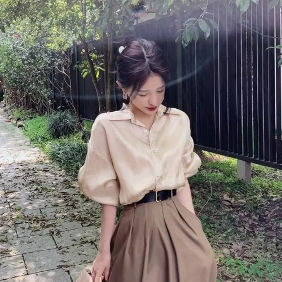 ภาษาฝรั่งเศสคําเสื้อกระโปรงสั้นชุดผู้หญิงชุดฤดูใบไม้ร่วงฤดูใบไม้ผลิ High-end Elegant Office Lady Gentle Retro กระโปรง 2 ชิ้น 2024