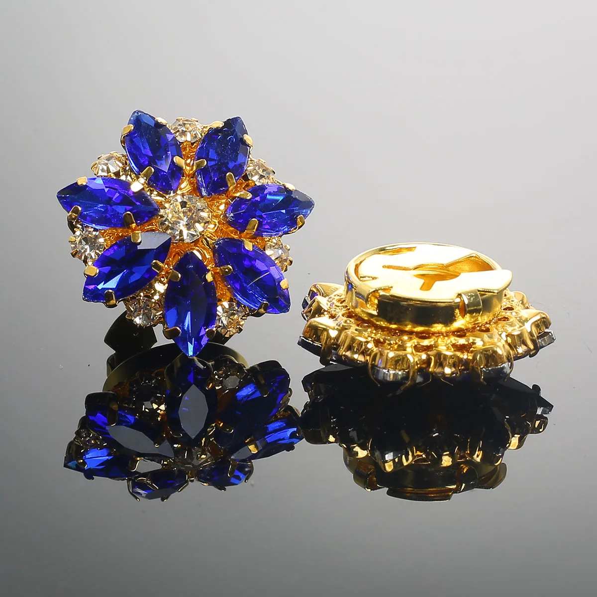 2PCS Rhinestone Flower Button Cover for Shirt Luxury Crystal Cufflinks Covers Decoration Button Clip fashion Sleeve Buttons