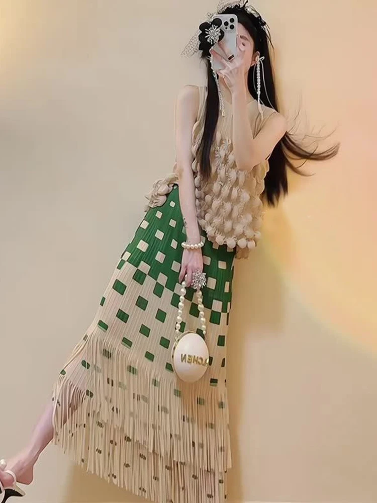 

Fashionable round Neck Elastic Tassel 3D Bubble Pleat Shirt And Skirt Set High End Summer Outfit Simple Commute Style Silk Top