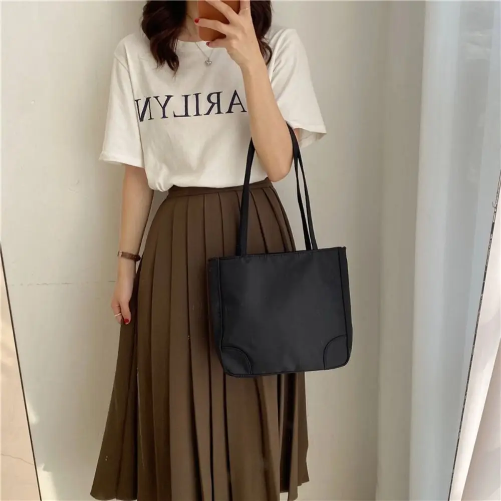 

Large Capacity Commuting Tote Bag Waterproof Wear Resistant Retro Underarm bag Zipper Polyester New Design Tote Bag Women