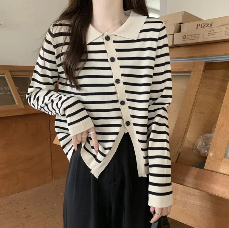 Contrast Striped Long Sleeved Knitted Sweater for Women in Autumn Reducing Age and Slimming Irregular Cardigan Top