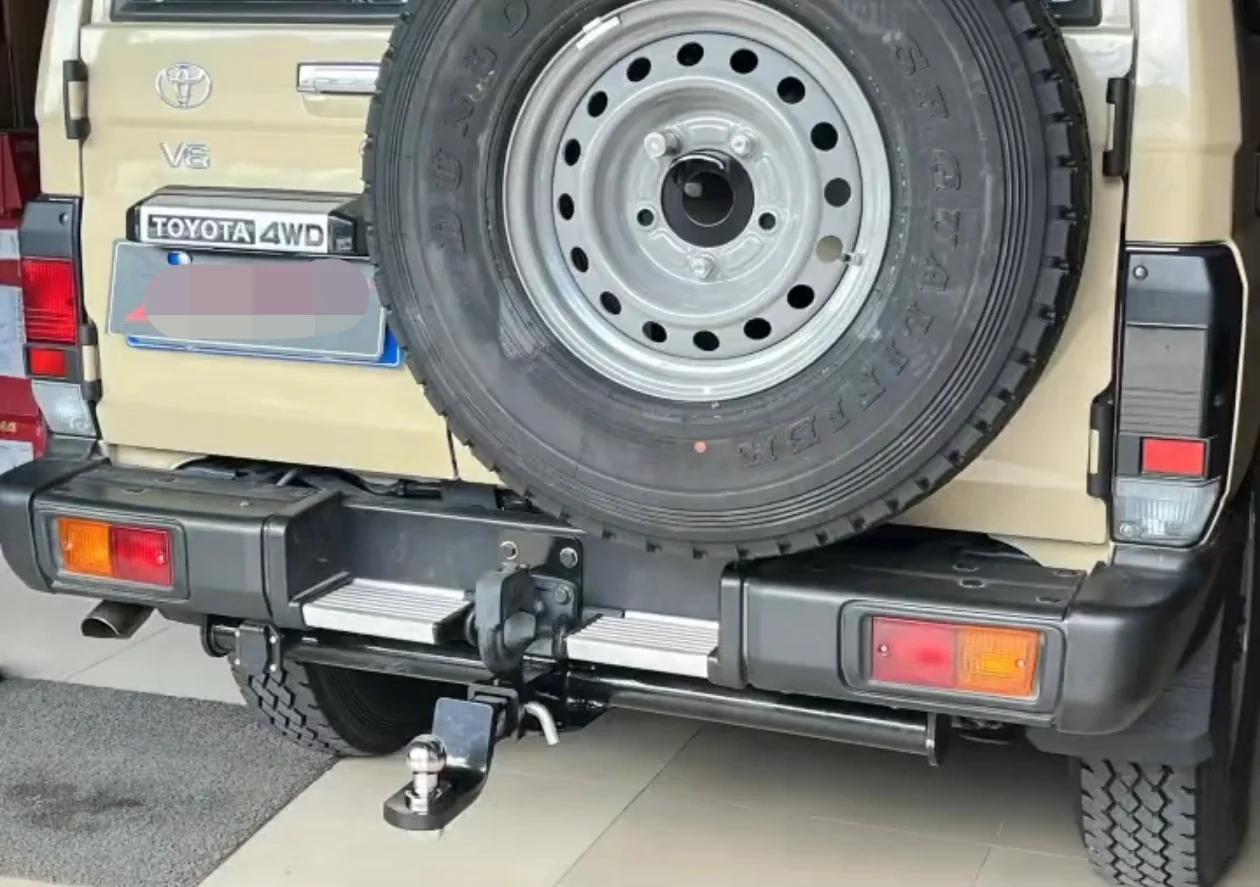 It is suitable for installing a square mouth trailer bar and hanging a unilateral mouth tow hook to modify the tow hook and