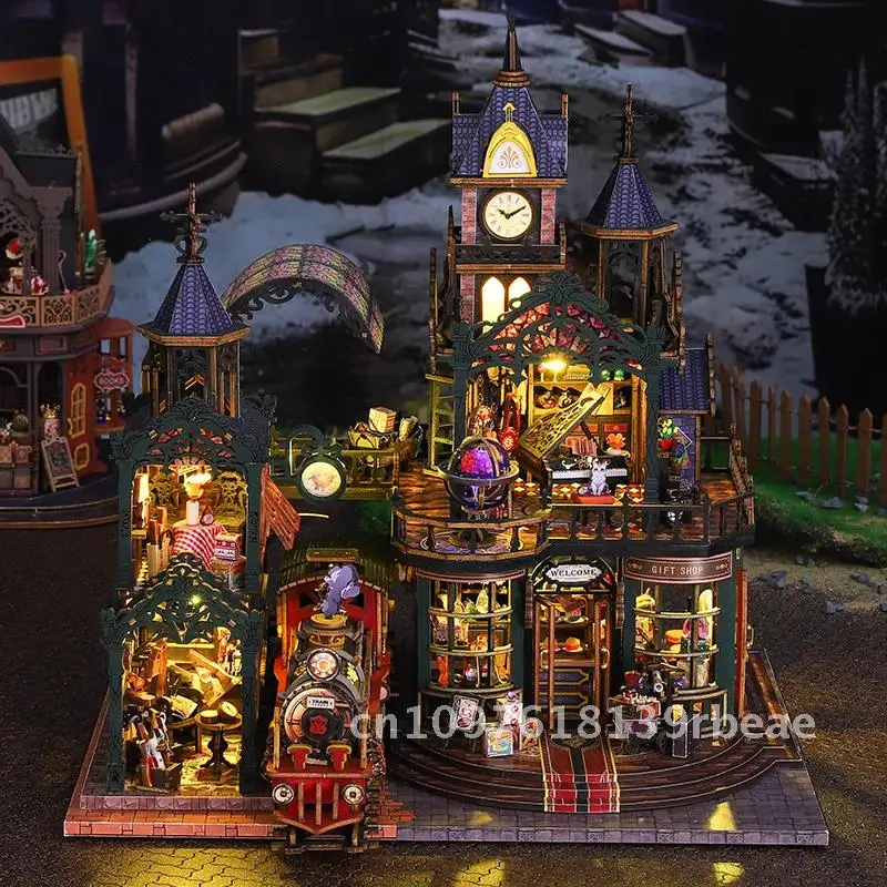 Kit di costruzione in miniatura in legno fai-da-te Case delle bambole di città segnate su binario con mobili Casa Case delle bambole magiche per regali di amici