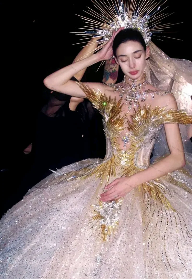 Glitter Wedding Dress Luxury Gold Crystals Sequins Sexy Strapless Sleeveless Tulle Bridal Gown Customized Lace Up Back Long Robe
