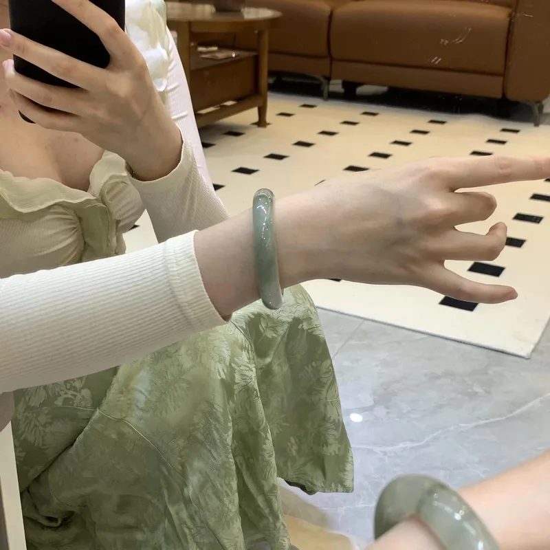 Shancui bracelet for women, ice-type light green jadeite with floral patterns, an alternative to the authentic round jade bracel