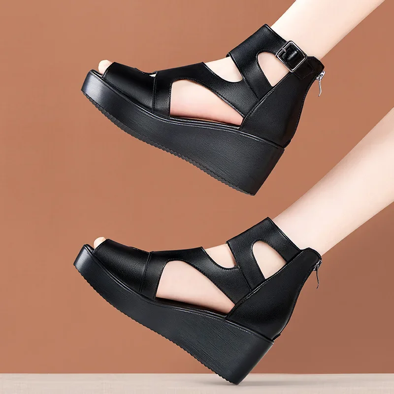 

Удобные женские туфли-гладиаторы на платформе и танкетке на толстой подошве в британском стиле, лето 2023 года, женские сандалии-гладиаторы для мамы