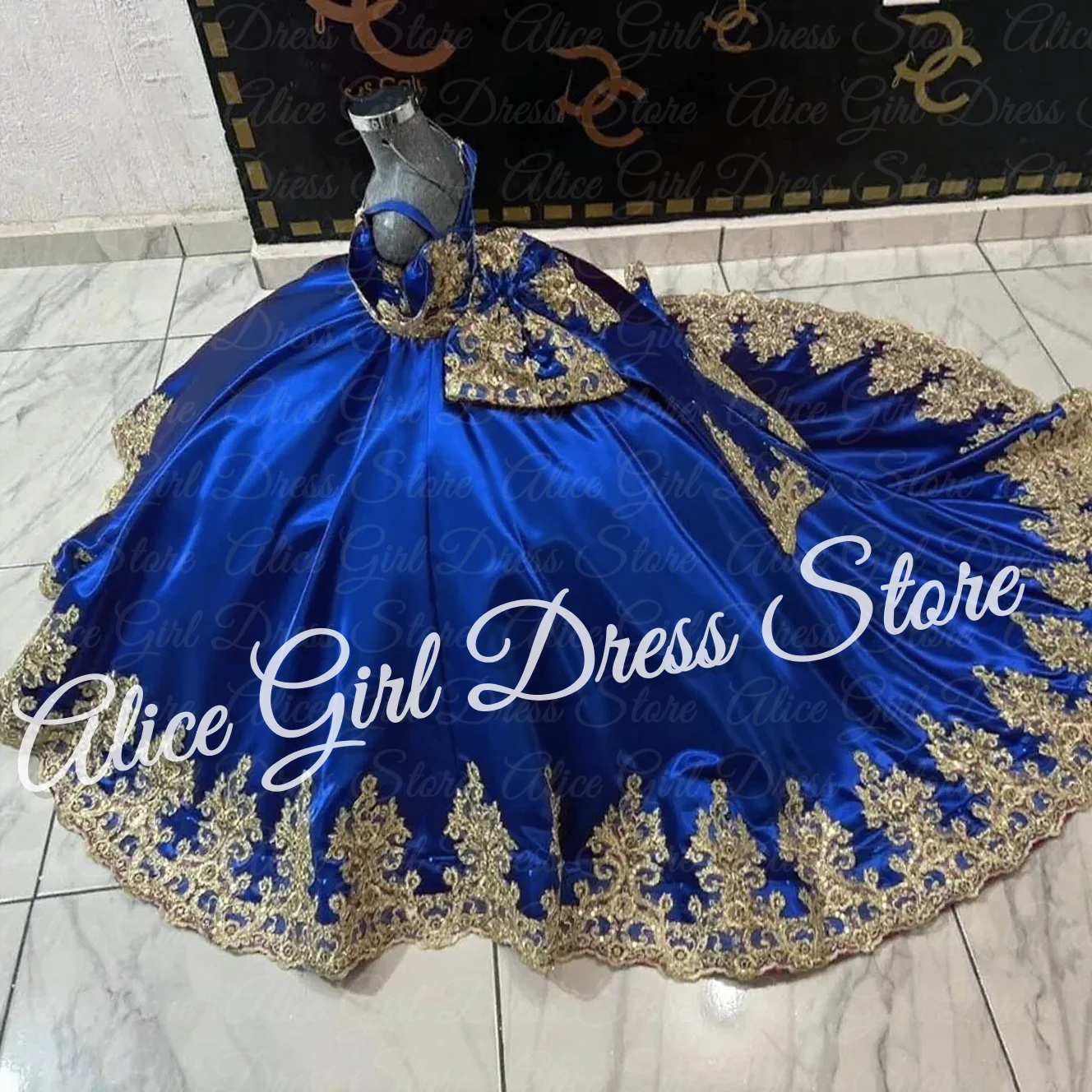 Robe à fleurs bleu Royal personnalisée pour filles, avec nœud de mariage, avec des Appliques en dentelle dorée, robes de princesse de première Communion, de fête d'anniversaire