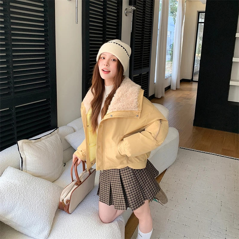 2025 جديد كل مباراة سترات مبطنة بالقطن Wintrt المرأة نمط قصير فضفاض موضة الصوف التلبيب طوق سترة قطن معطف الخبز