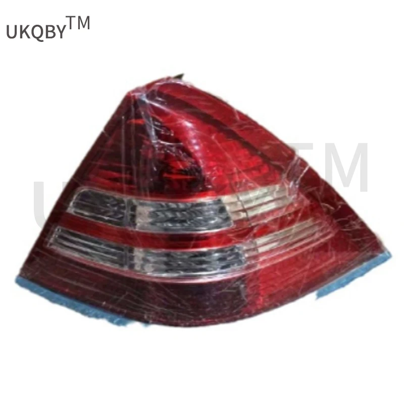 Applicable to Fo rd Mo nd eo 04 taillights outer R 4S7113404AA