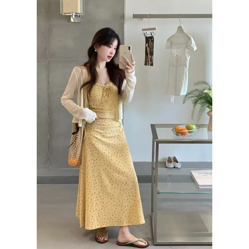 

Charming Floral Print Waist-Cinching Strap Dress With Knitted Cardigan Two-Piece Set Summer Casual Vacation Style